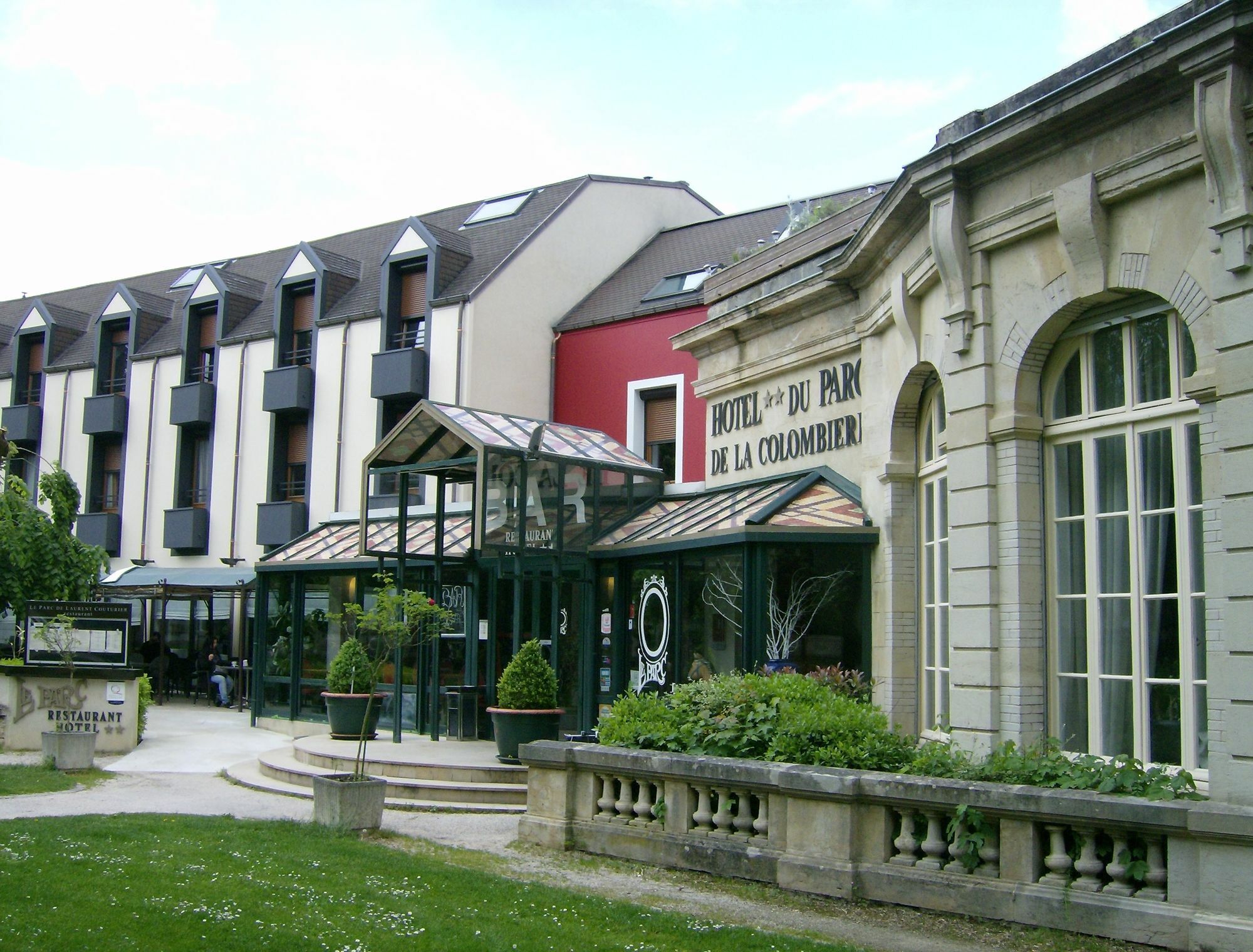 Hotel Restaurant Du Parc De La Colombiere Dijon Eksteriør billede